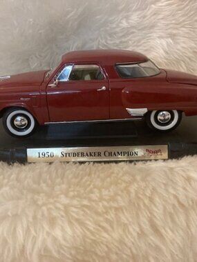 Road Signature 1/18 Scale 92478 - 1950 Studebaker Champion - Burgundy
